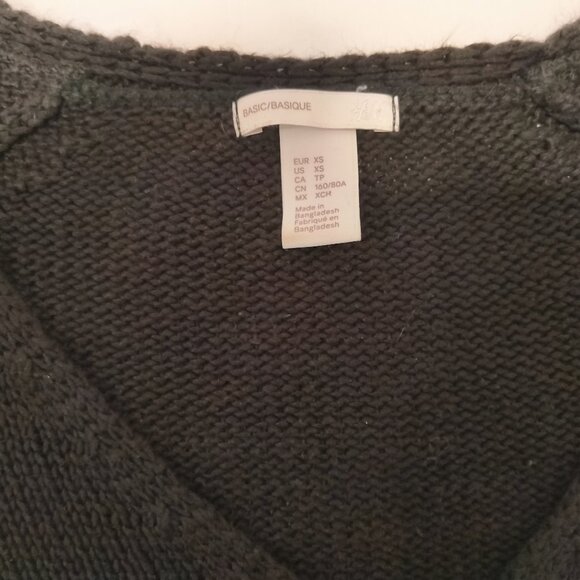 H&M  Black & White Striped V-Neck Sweater Size XS - Picture 2 of 6